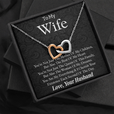To My Wife, Interlocking Hearts Necklace With You Are The Queen Of This Family Message Card, Anniversary, Birthday, Gift For Her, Jewelry For Her, Pendant For Her